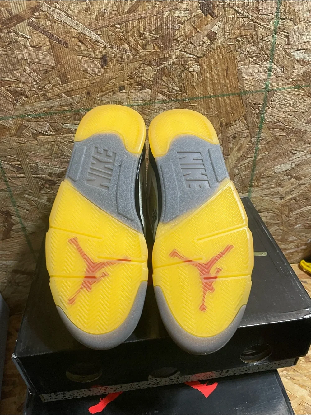 Air Jordan 5 Retro Off-White Sail (DAMAGED BOX)